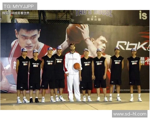 姚明的时刻:从篮球场到国际舞台的传奇人生与荣耀时刻