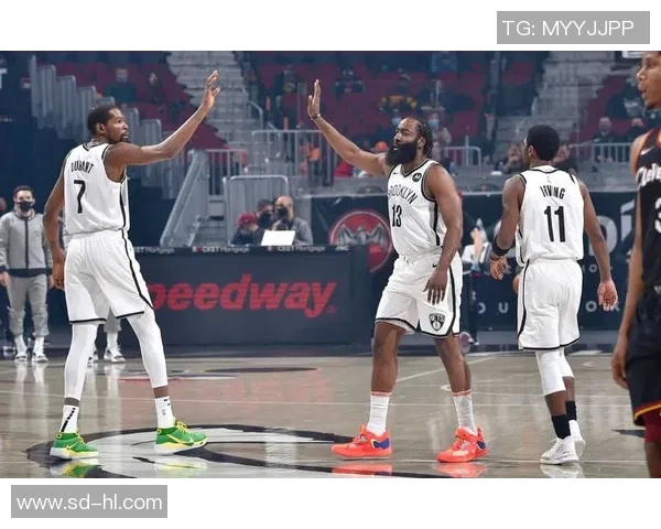 篮网队老将宣布退役,球员和球迷为其送别 篮网队老将宣布退役,球员和球迷为其送别